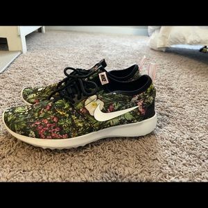 Nike Juvenate SE Floral Design